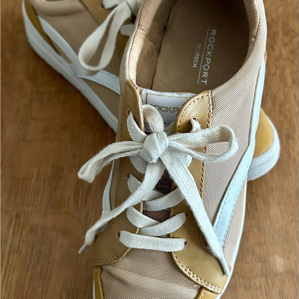 Rockport sneakers in shades of gold. 6.5W. - Picture 2 of 3